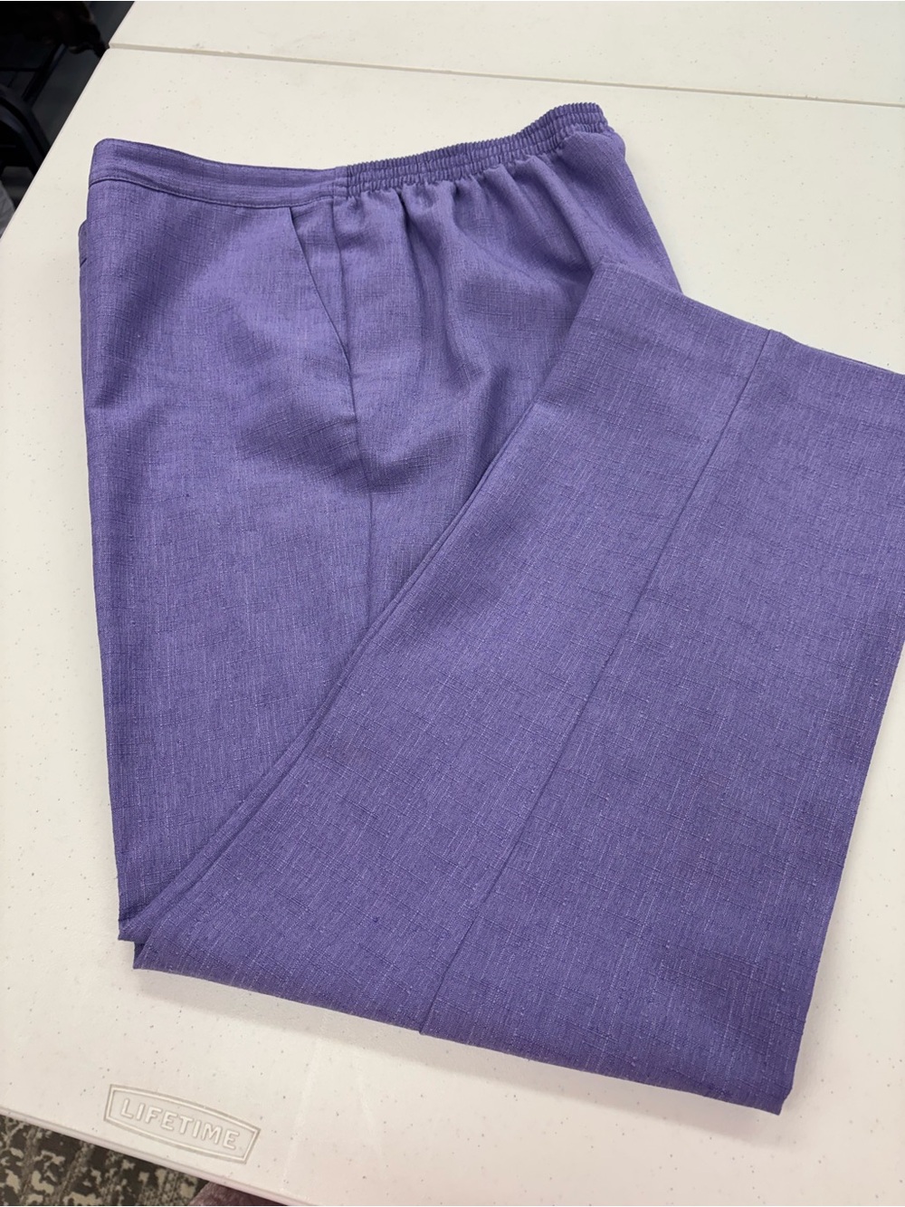 ALFRED DUNNER ELASTIC WAIST PULL ON PANTS SLACKS WOMEN 16  LAVENDER
100 % POLY